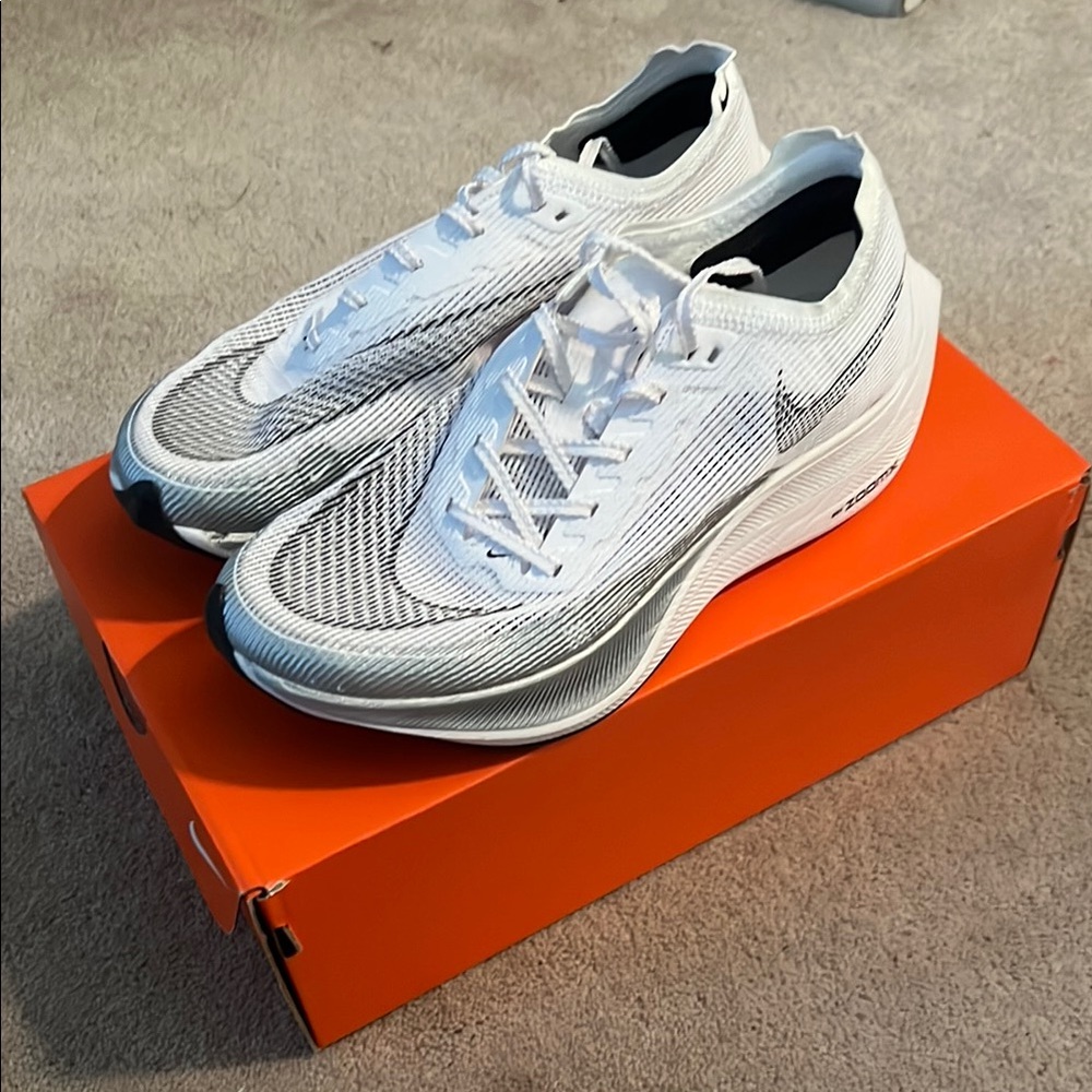 NWT Nike Vaporfly Next%2 size 8.5 white/silver